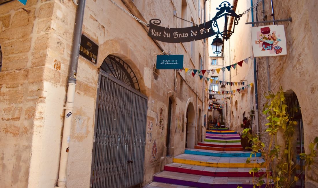 La Rue Du Bras-De-Fer, nell'Écusson. Credits Daniele & Marilena, Five In Travel