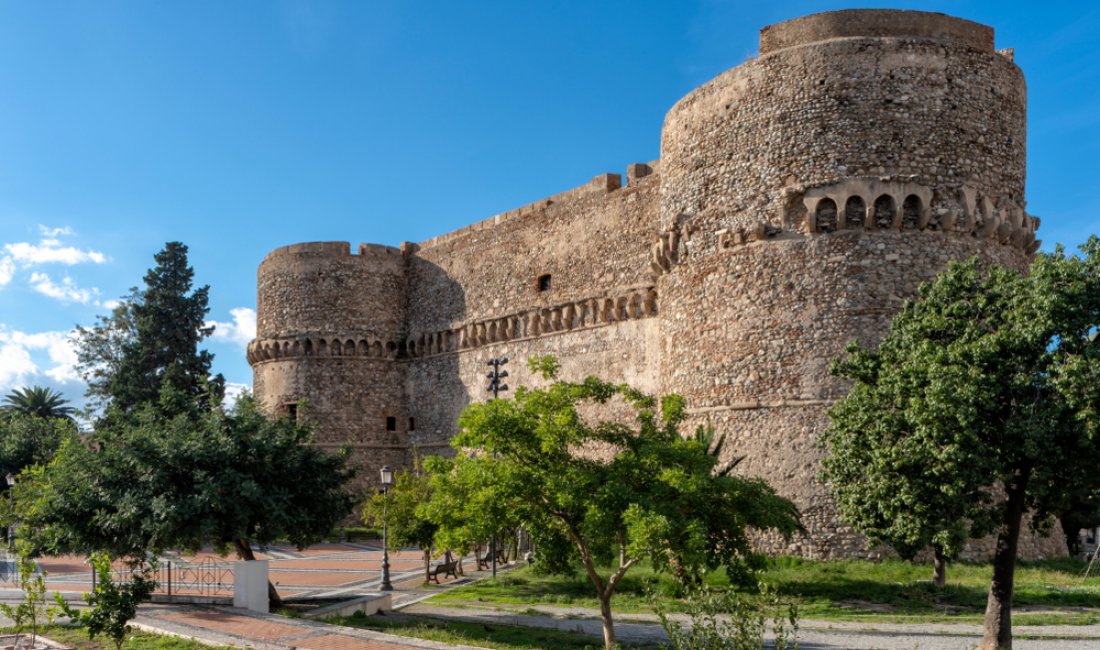 I bastioni del Castello aragonese. Credits Dionisio iemma / Shutterstock