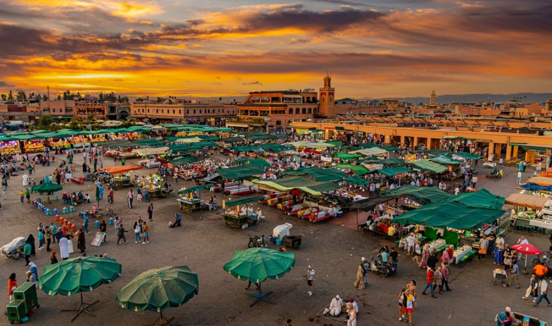 L'atmosfera di Piazza Jaama el-Fna. Credits Kadagan / Shutterstock
