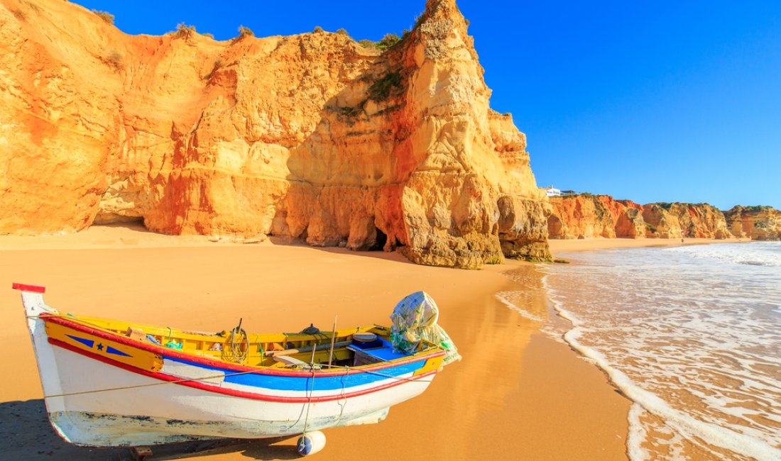 Praia da Rocha. Credits Marcin Krzyzak / Shutterstock