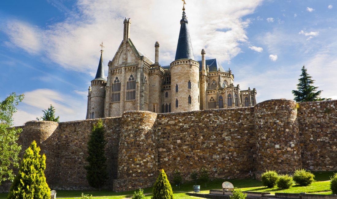 Un tratto delle poderose mura di Astorga. Credits Marques / Shutterstock