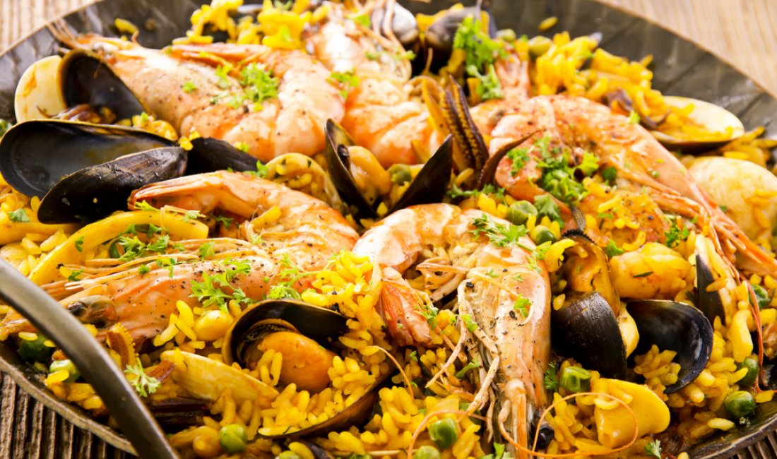 Una delizia valenciana: la paella. Credits hlphoto / Shutterstock