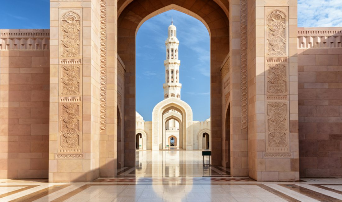 La Sultan Qaboos Grand Mosque di Muscat. Credits Efired / Shutterstock