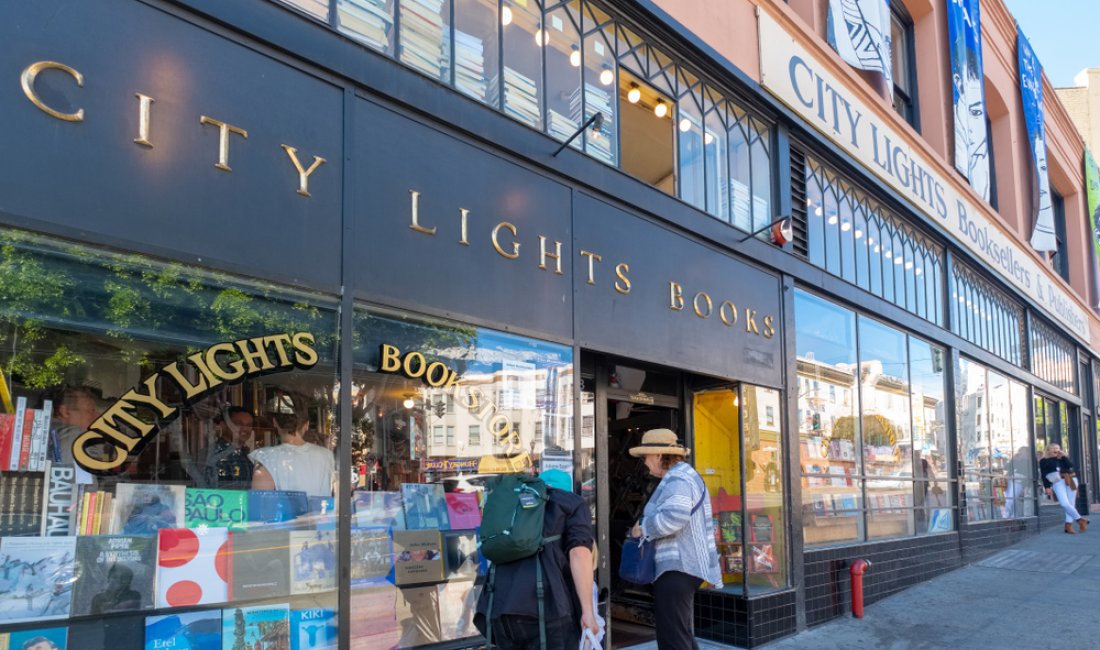 Le vetrine della Citylights Bookstore, San Francisco