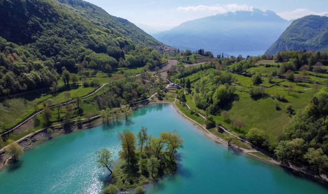 Il Lago di Tenno. Credits Gianandrea Villa / Shutterstock