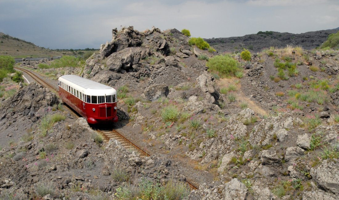 Un treno storico della Circumetnea