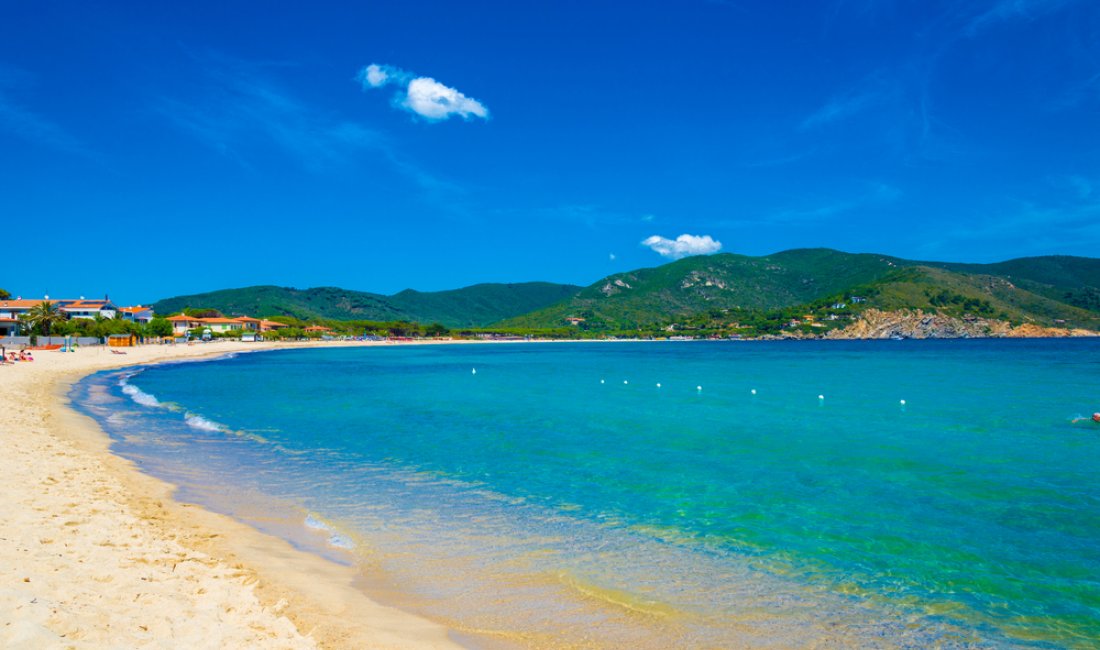 La spiaggia di Marina di Campo. Credits Balate.Dorin / Shutterstock