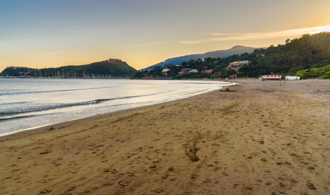 La spiaggia della Feniglia al tramonto. Credits Elena Odareeva / Shutterstock