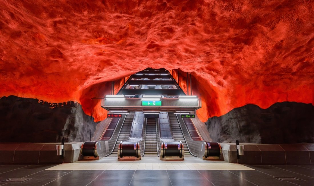 La stazione fiammeggiante: Solna Centrum. Credits Lesia Popovych / Shutterstock