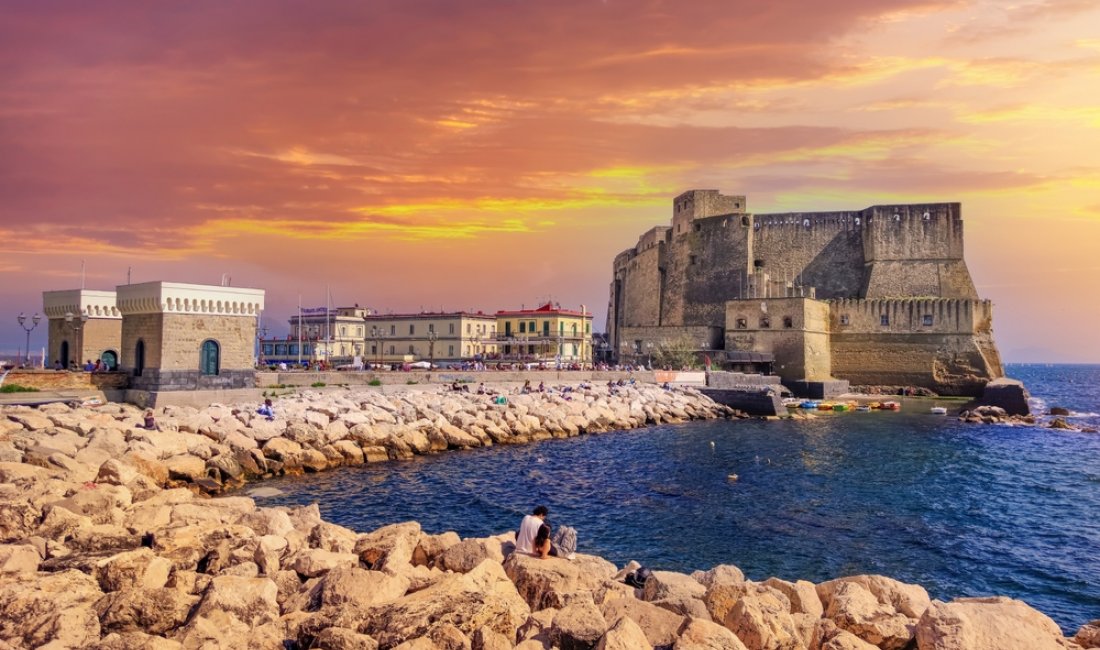 Castel dell'Ovo. Credits Ruslan Harutyunov / Shutterstock