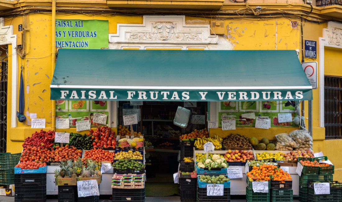 Un coloratissimo negozio di Ruzafa. Credits Joaquin Corbalan P / Shutterstock