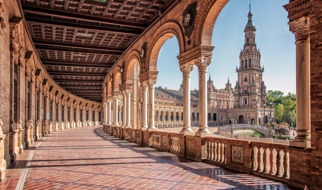 I portici di Plaza de España. Credits Stockbym / Shutterstock