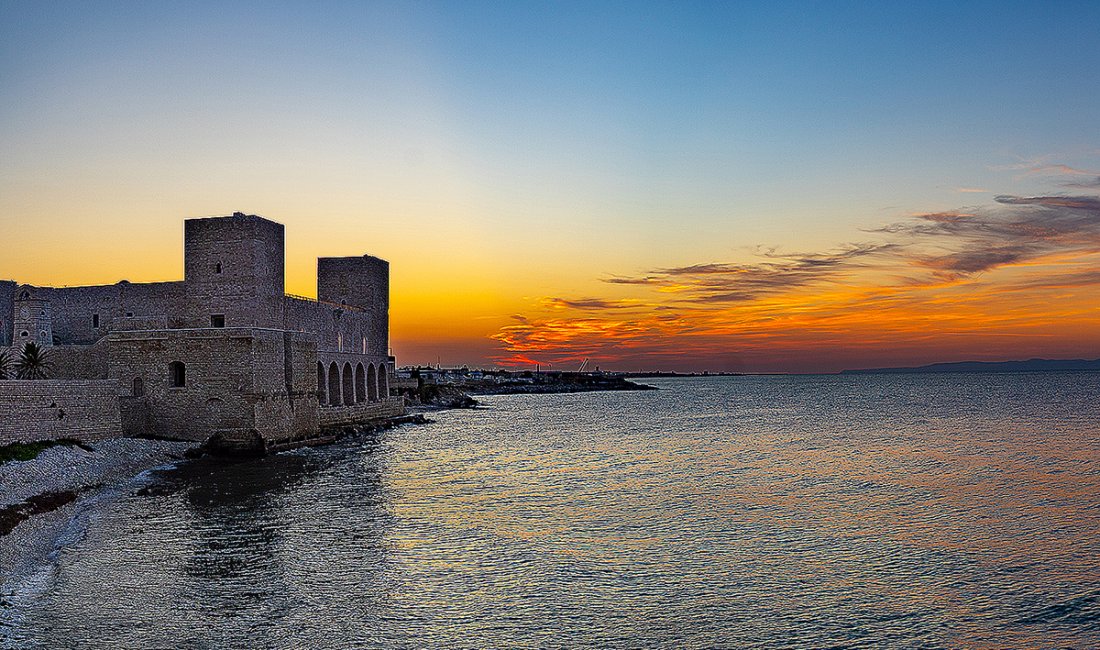 Trani, il Castello di Federico II. Credits pio3 / Shutterstock 