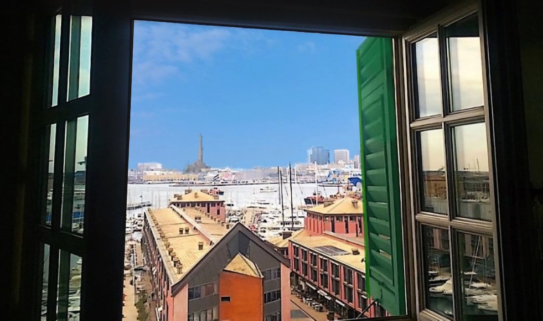 Genova, una stanza sul porto. Credits Paolo Alessio