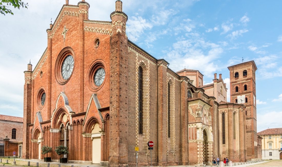Asti, Cattedrale di Santa maria Assunta. Credits milosk50 / Shutterstock